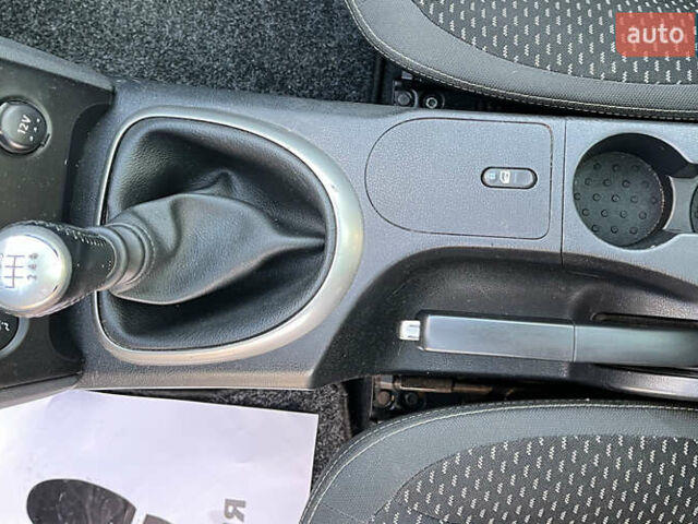 Сірий Ніссан Кашкай, об'ємом двигуна 2 л та пробігом 245 тис. км за 10100 $, фото 15 на Automoto.ua