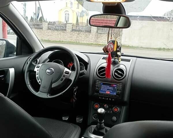 Серый Ниссан Кашкай, объемом двигателя 2 л и пробегом 230 тыс. км за 9000 $, фото 3 на Automoto.ua