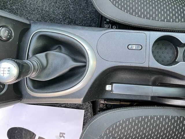 Сірий Ніссан Кашкай, об'ємом двигуна 2 л та пробігом 245 тис. км за 10100 $, фото 15 на Automoto.ua