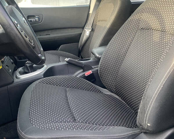 Серый Ниссан Кашкай, объемом двигателя 2 л и пробегом 245 тыс. км за 9600 $, фото 10 на Automoto.ua