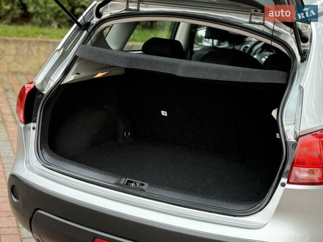 Сірий Ніссан Кашкай, об'ємом двигуна 1.6 л та пробігом 250 тис. км за 8400 $, фото 11 на Automoto.ua