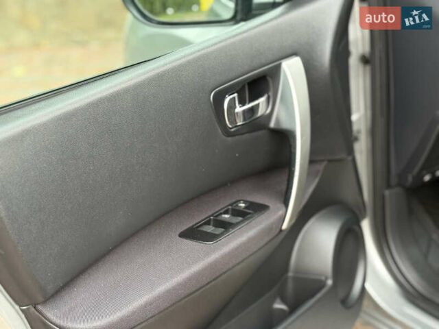 Серый Ниссан Кашкай, объемом двигателя 1.6 л и пробегом 250 тыс. км за 7750 $, фото 24 на Automoto.ua