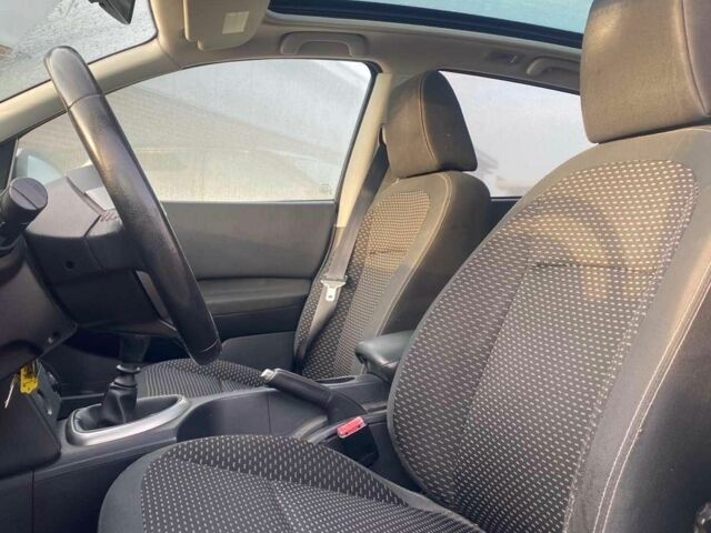 Серый Ниссан Кашкай, объемом двигателя 2 л и пробегом 245 тыс. км за 9600 $, фото 9 на Automoto.ua