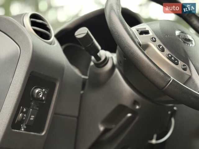 Сірий Ніссан Кашкай, об'ємом двигуна 1.6 л та пробігом 250 тис. км за 8400 $, фото 23 на Automoto.ua