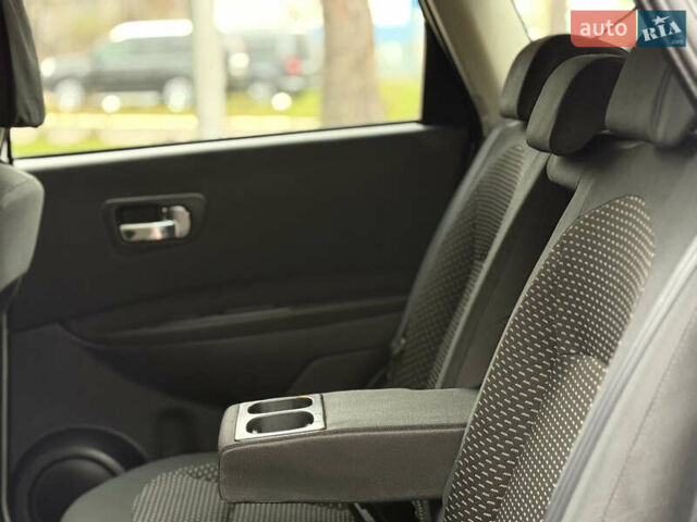 Сірий Ніссан Кашкай, об'ємом двигуна 1.6 л та пробігом 250 тис. км за 8400 $, фото 26 на Automoto.ua