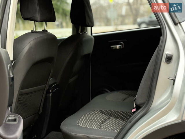 Сірий Ніссан Кашкай, об'ємом двигуна 1.6 л та пробігом 250 тис. км за 8400 $, фото 22 на Automoto.ua