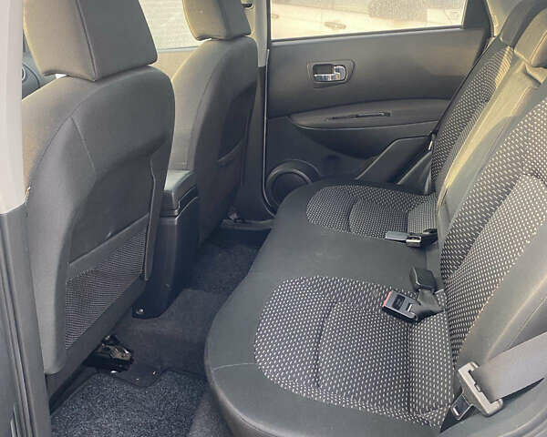 Серый Ниссан Кашкай, объемом двигателя 2 л и пробегом 245 тыс. км за 9600 $, фото 6 на Automoto.ua