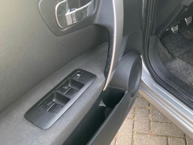 Серый Ниссан Кашкай, объемом двигателя 2 л и пробегом 245 тыс. км за 9600 $, фото 10 на Automoto.ua