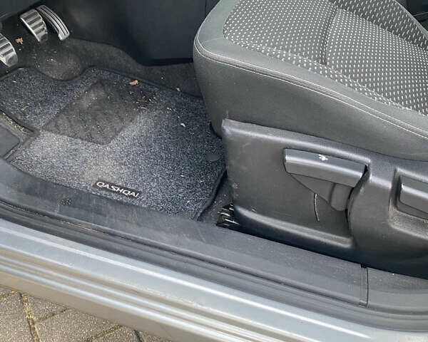 Серый Ниссан Кашкай, объемом двигателя 2 л и пробегом 245 тыс. км за 9600 $, фото 9 на Automoto.ua