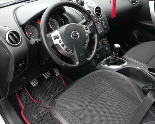 Серый Ниссан Кашкай, объемом двигателя 2 л и пробегом 230 тыс. км за 9000 $, фото 5 на Automoto.ua