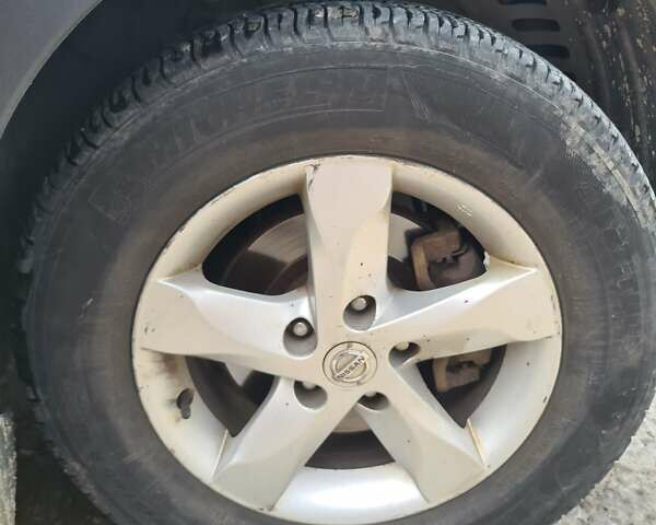 Сірий Ніссан Кашкай, об'ємом двигуна 2 л та пробігом 167 тис. км за 11000 $, фото 5 на Automoto.ua