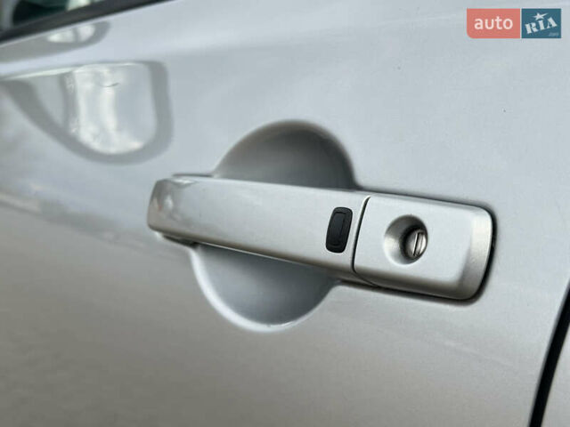 Сірий Ніссан Кашкай, об'ємом двигуна 2 л та пробігом 232 тис. км за 11450 $, фото 9 на Automoto.ua