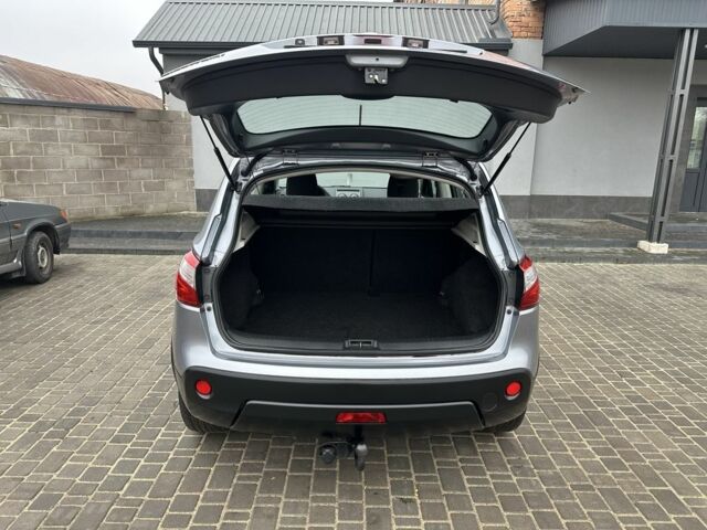 Серый Ниссан Кашкай, объемом двигателя 1.6 л и пробегом 239 тыс. км за 10300 $, фото 11 на Automoto.ua