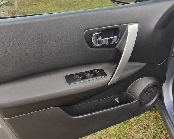 Серый Ниссан Кашкай, объемом двигателя 2 л и пробегом 185 тыс. км за 10500 $, фото 23 на Automoto.ua