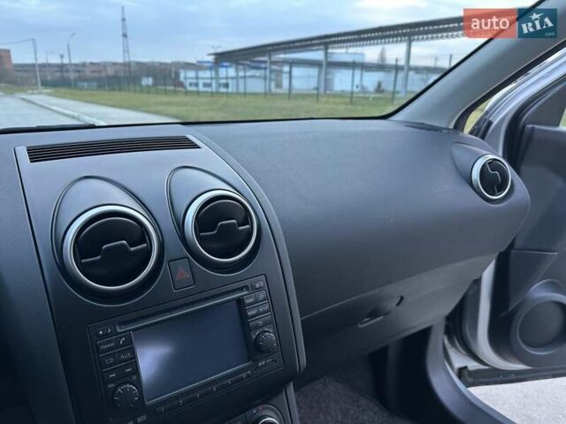 Сірий Ніссан Кашкай, об'ємом двигуна 2 л та пробігом 196 тис. км за 11599 $, фото 29 на Automoto.ua