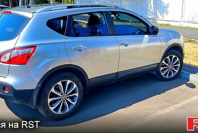 Сірий Ніссан Кашкай, об'ємом двигуна 2 л та пробігом 156 тис. км за 10700 $, фото 4 на Automoto.ua