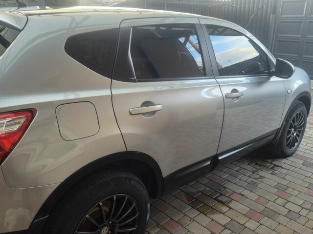 Серый Ниссан Кашкай, объемом двигателя 2 л и пробегом 189 тыс. км за 10500 $, фото 5 на Automoto.ua