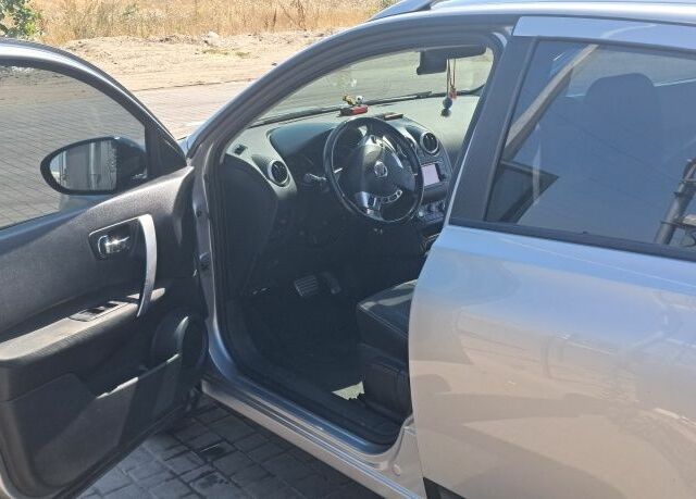 Серый Ниссан Кашкай, объемом двигателя 2 л и пробегом 156 тыс. км за 10700 $, фото 5 на Automoto.ua