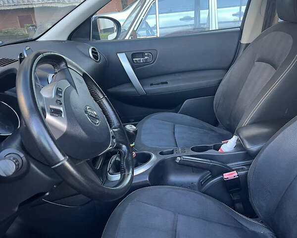 Серый Ниссан Кашкай, объемом двигателя 2 л и пробегом 230 тыс. км за 9800 $, фото 4 на Automoto.ua