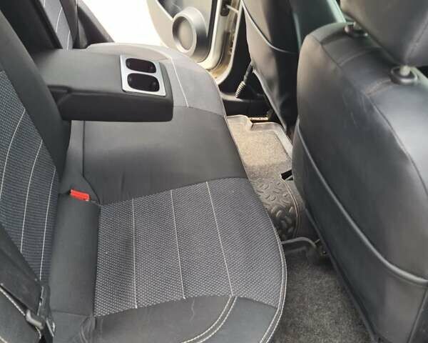 Сірий Ніссан Кашкай, об'ємом двигуна 2 л та пробігом 167 тис. км за 11000 $, фото 15 на Automoto.ua