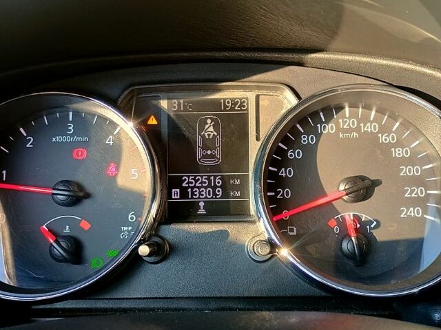 Сірий Ніссан Кашкай, об'ємом двигуна 1.5 л та пробігом 252 тис. км за 10000 $, фото 8 на Automoto.ua