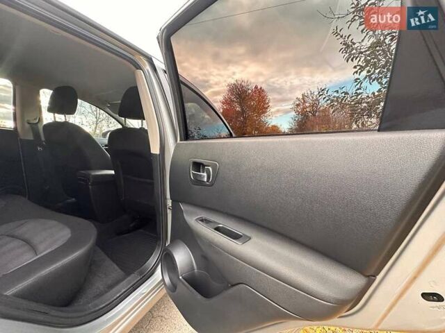 Серый Ниссан Кашкай, объемом двигателя 2 л и пробегом 208 тыс. км за 10500 $, фото 9 на Automoto.ua