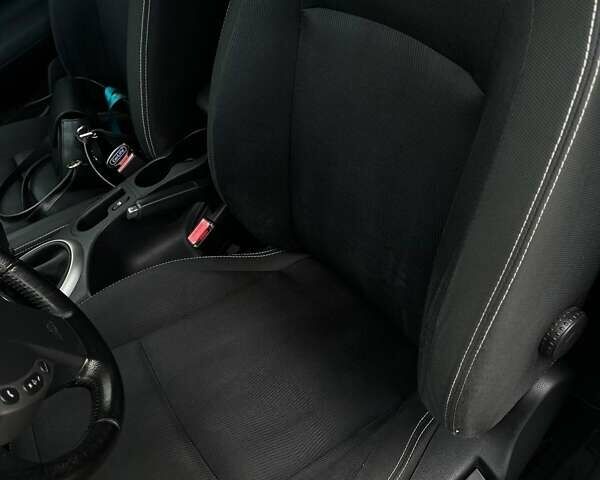 Серый Ниссан Кашкай, объемом двигателя 2 л и пробегом 208 тыс. км за 10500 $, фото 7 на Automoto.ua