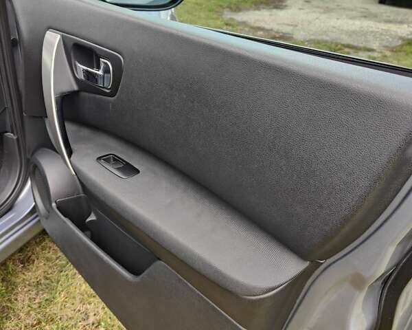 Серый Ниссан Кашкай, объемом двигателя 2 л и пробегом 185 тыс. км за 10500 $, фото 30 на Automoto.ua