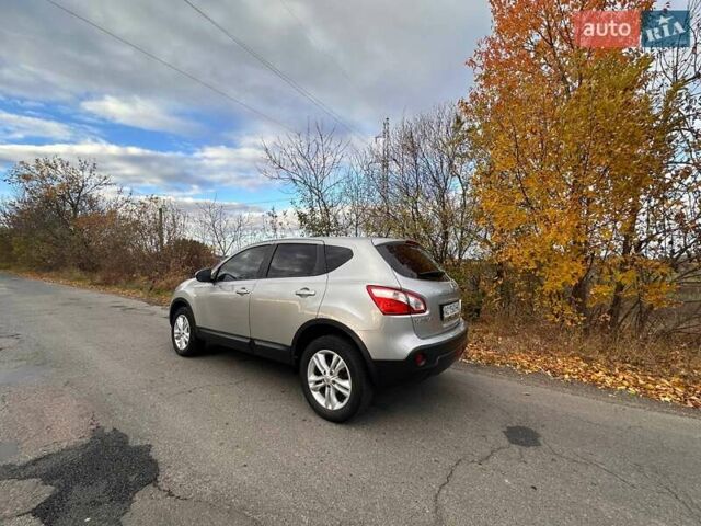 Серый Ниссан Кашкай, объемом двигателя 2 л и пробегом 208 тыс. км за 10500 $, фото 5 на Automoto.ua