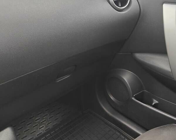 Серый Ниссан Кашкай, объемом двигателя 2 л и пробегом 185 тыс. км за 10500 $, фото 32 на Automoto.ua