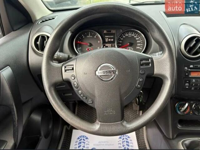 Серый Ниссан Кашкай, объемом двигателя 1.46 л и пробегом 252 тыс. км за 9500 $, фото 2 на Automoto.ua