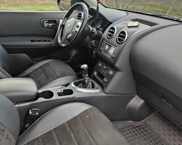 Серый Ниссан Кашкай, объемом двигателя 2 л и пробегом 185 тыс. км за 10500 $, фото 29 на Automoto.ua