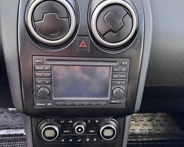 Серый Ниссан Кашкай, объемом двигателя 1.46 л и пробегом 235 тыс. км за 9000 $, фото 16 на Automoto.ua