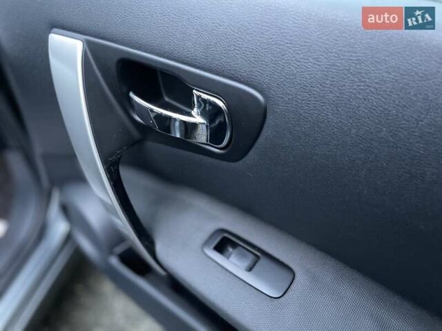 Сірий Ніссан Кашкай, об'ємом двигуна 1.5 л та пробігом 218 тис. км за 12000 $, фото 39 на Automoto.ua