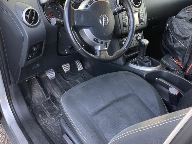 Сірий Ніссан Кашкай, об'ємом двигуна 1.6 л та пробігом 180 тис. км за 9250 $, фото 5 на Automoto.ua