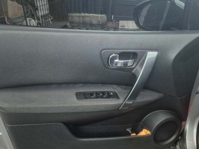 Серый Ниссан Кашкай, объемом двигателя 2 л и пробегом 189 тыс. км за 10500 $, фото 8 на Automoto.ua