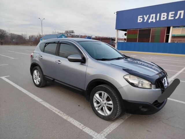 Серый Ниссан Кашкай, объемом двигателя 1.5 л и пробегом 250 тыс. км за 9000 $, фото 4 на Automoto.ua