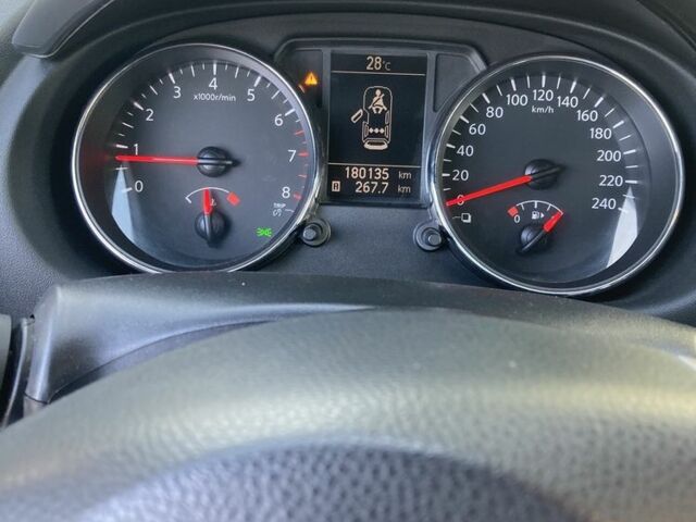 Сірий Ніссан Кашкай, об'ємом двигуна 1.6 л та пробігом 180 тис. км за 9250 $, фото 3 на Automoto.ua