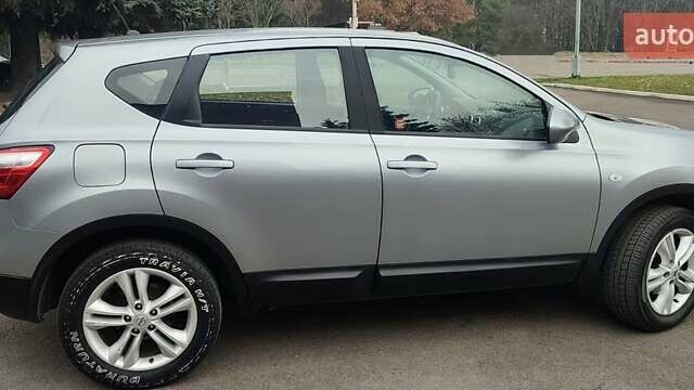 Серый Ниссан Кашкай, объемом двигателя 1.5 л и пробегом 230 тыс. км за 9700 $, фото 2 на Automoto.ua