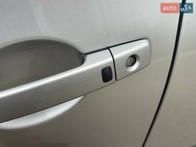 Сірий Ніссан Кашкай, об'ємом двигуна 1.46 л та пробігом 214 тис. км за 9900 $, фото 13 на Automoto.ua