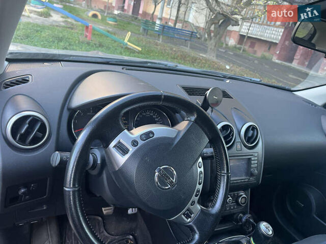 Серый Ниссан Кашкай, объемом двигателя 2 л и пробегом 230 тыс. км за 9800 $, фото 3 на Automoto.ua