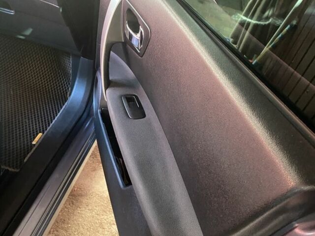 Серый Ниссан Кашкай, объемом двигателя 1.6 л и пробегом 146 тыс. км за 10700 $, фото 16 на Automoto.ua