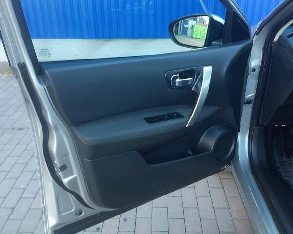 Серый Ниссан Кашкай, объемом двигателя 2 л и пробегом 225 тыс. км за 11200 $, фото 2 на Automoto.ua