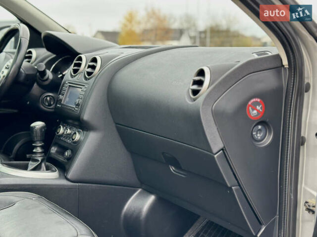 Сірий Ніссан Кашкай, об'ємом двигуна 2 л та пробігом 232 тис. км за 11450 $, фото 35 на Automoto.ua