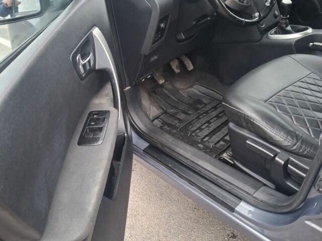 Серый Ниссан Кашкай, объемом двигателя 2 л и пробегом 243 тыс. км за 9700 $, фото 3 на Automoto.ua