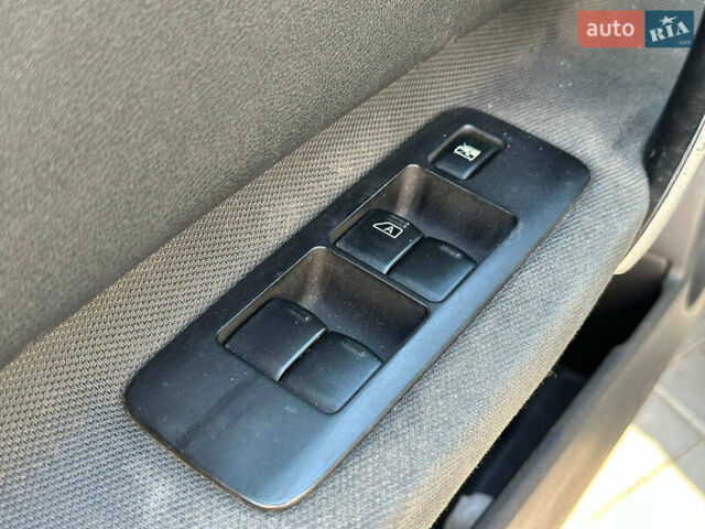 Сірий Ніссан Кашкай, об'ємом двигуна 2 л та пробігом 156 тис. км за 11440 $, фото 10 на Automoto.ua