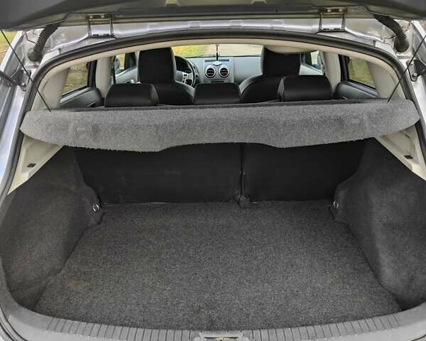 Серый Ниссан Кашкай, объемом двигателя 2 л и пробегом 185 тыс. км за 10500 $, фото 27 на Automoto.ua