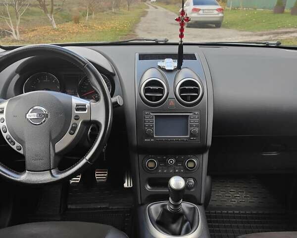 Серый Ниссан Кашкай, объемом двигателя 2 л и пробегом 185 тыс. км за 10500 $, фото 26 на Automoto.ua