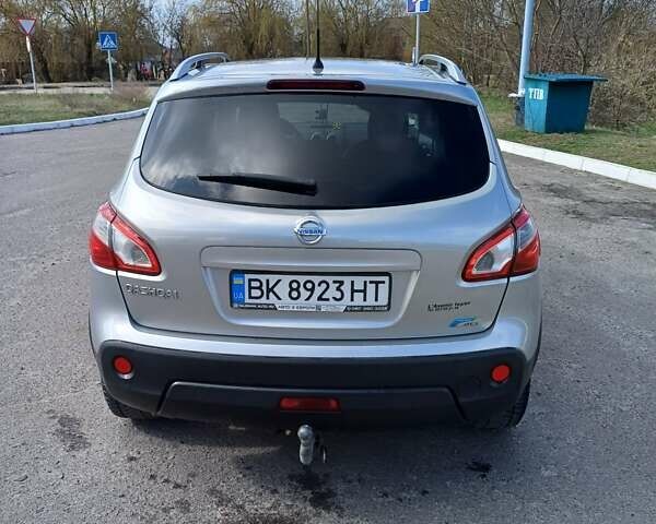 Серый Ниссан Кашкай, объемом двигателя 1.5 л и пробегом 270 тыс. км за 9600 $, фото 2 на Automoto.ua