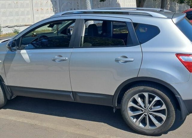 Серый Ниссан Кашкай, объемом двигателя 2 л и пробегом 156 тыс. км за 10700 $, фото 3 на Automoto.ua